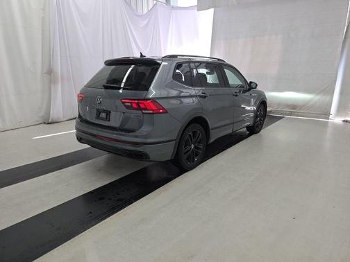 2022 Volkswagen Tiguan 2.0T SE R-Line Black 4MOTION