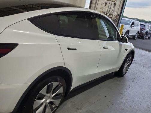 Pearl White Multi-Coat 2023 Tesla Model Y Long Range Dual Motor All-Wheel Drive