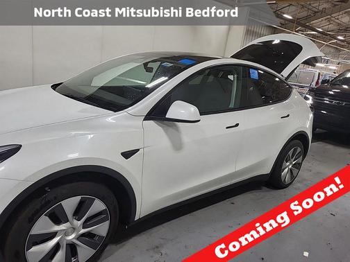 Pearl White Multi-Coat 2023 Tesla Model Y Long Range Dual Motor All-Wheel Drive