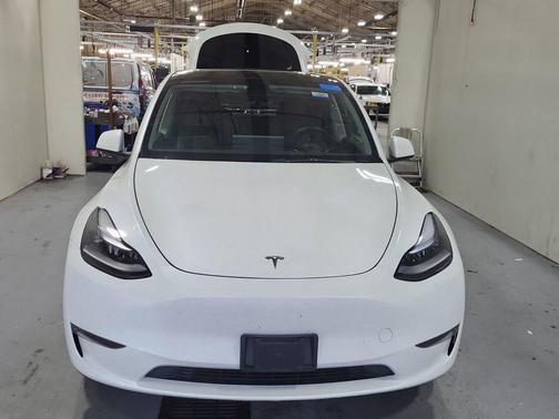 Pearl White Multi-Coat 2023 Tesla Model Y Long Range Dual Motor All-Wheel Drive