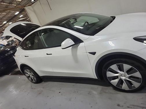 Pearl White Multi-Coat 2023 Tesla Model Y Long Range Dual Motor All-Wheel Drive