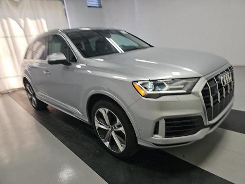 2022 Audi Q7 55 Premium Plus