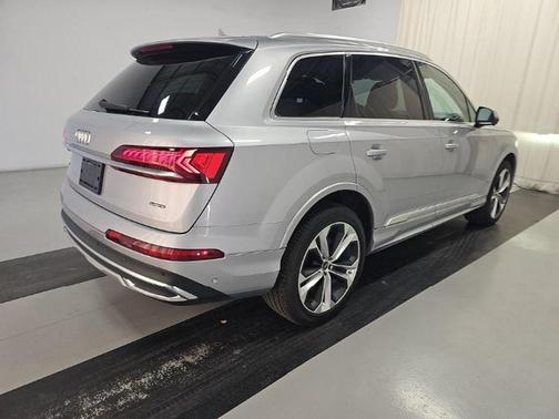 2022 Audi Q7 55 Premium Plus