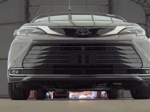 2023 Toyota Sienna Platinum 7 Passenger