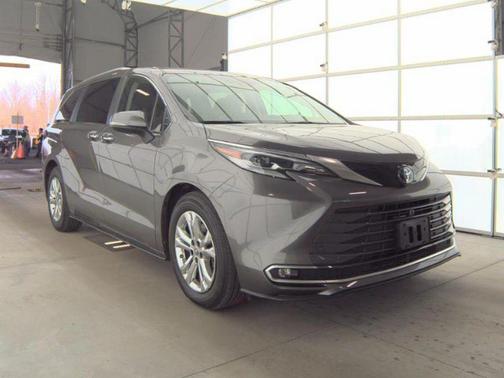 2023 Toyota Sienna Platinum 7 Passenger