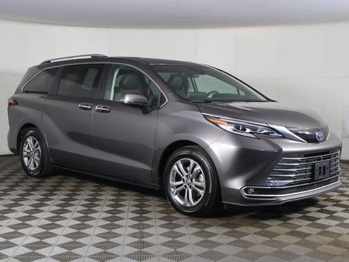 2023 Toyota Sienna Platinum 7 Passenger