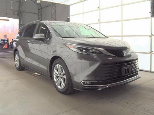 2023 Toyota Sienna Platinum 7 Passenger