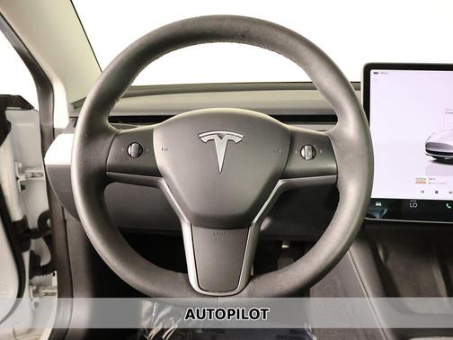 Pearl White Multi-Coat 2023 Tesla Model 3 Standard Range