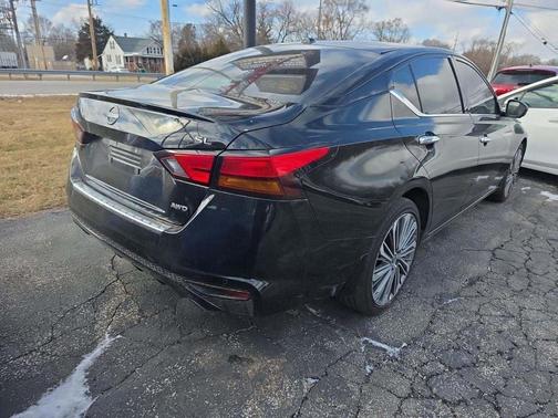 Super Black 2023 Nissan Altima 2.5 SL