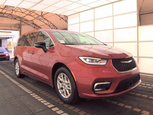 2025 Chrysler Pacifica L