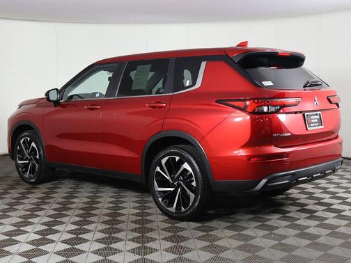 Red Diamond 2022 Mitsubishi Outlander ES 2.5 S-AWC