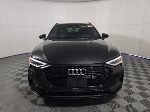 2022 Audi e-tron Premium Plus