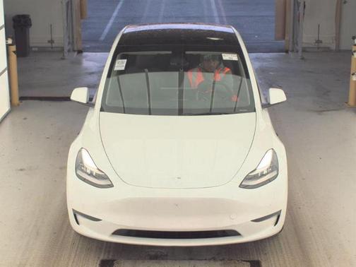 2022 Tesla Model Y Long Range Dual Motor All-Wheel Drive