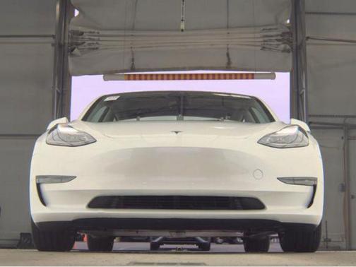 Pearl White Multi-Coat 2023 Tesla Model 3 Standard Range