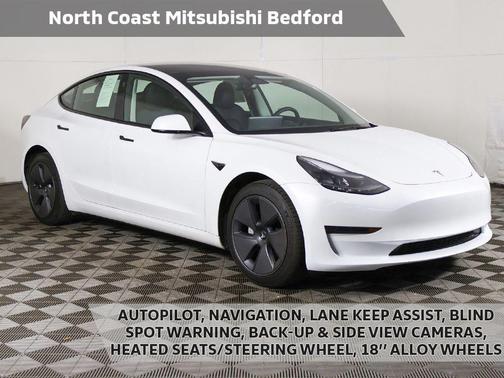 Pearl White Multi-Coat 2023 Tesla Model 3 Standard Range