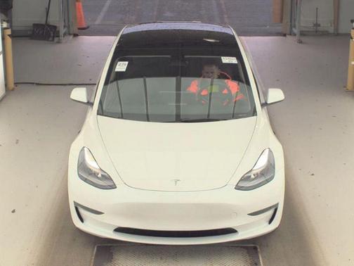 Pearl White Multi-Coat 2023 Tesla Model 3 Standard Range