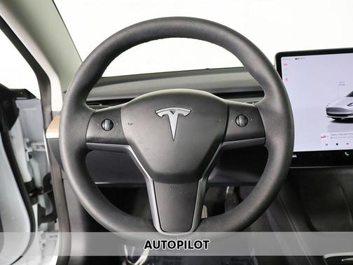 Pearl White Multi-Coat 2023 Tesla Model 3 Standard Range