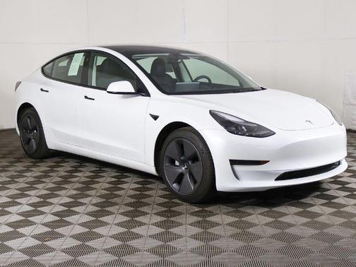 Pearl White Multi-Coat 2023 Tesla Model 3 Standard Range