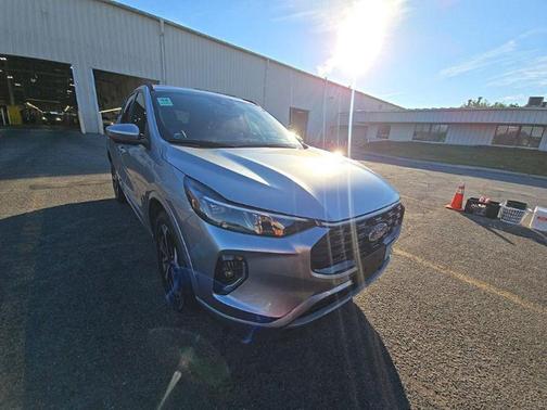 Iconic Silver Metallic 2023 Ford Escape ST-Line Elite