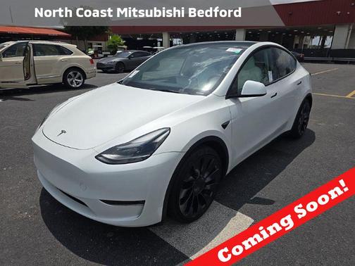 Pearl White Multi-Coat 2023 Tesla Model Y Performance Dual Motor All-Wheel Drive