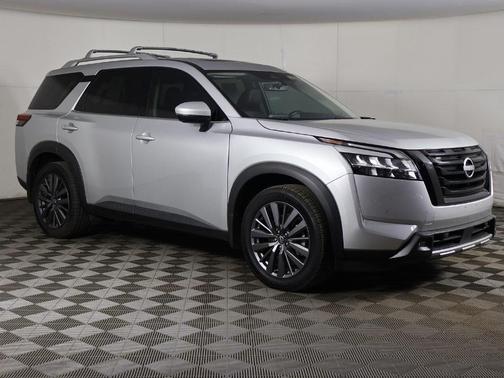 2023 Nissan Pathfinder SL 4WD