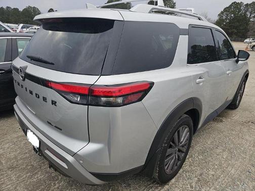 2023 Nissan Pathfinder SL 4WD