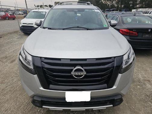 2023 Nissan Pathfinder SL 4WD