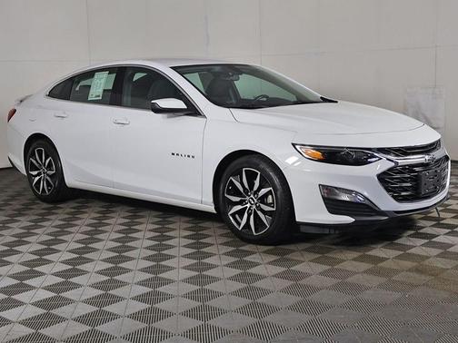 Summit White 2022 Chevrolet Malibu FWD RS