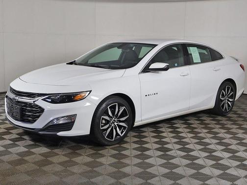 Summit White 2022 Chevrolet Malibu FWD RS