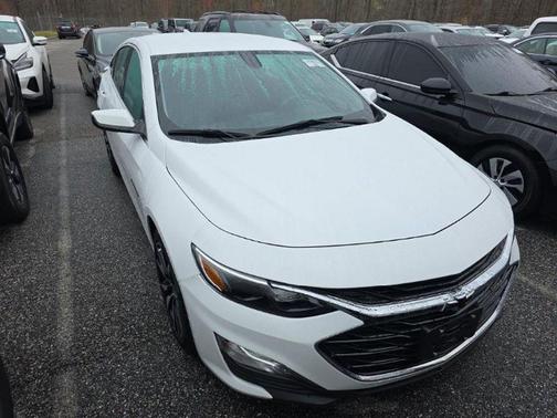 Summit White 2022 Chevrolet Malibu FWD RS