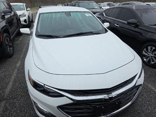 Summit White 2022 Chevrolet Malibu FWD RS