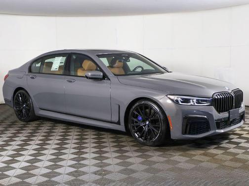 Bernina Grey Amber Effect Metallic 2022 BMW 750 i xDrive