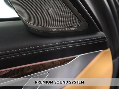 Bernina Grey Amber Effect Metallic 2022 BMW 750 i xDrive