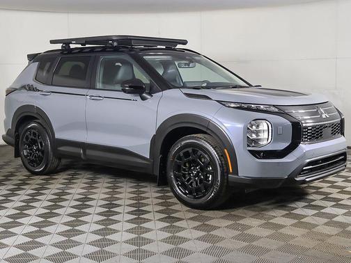 Moonstone Gray Metallic/Black Roof 2026 Mitsubishi Outlander Trail Edition S-AWC