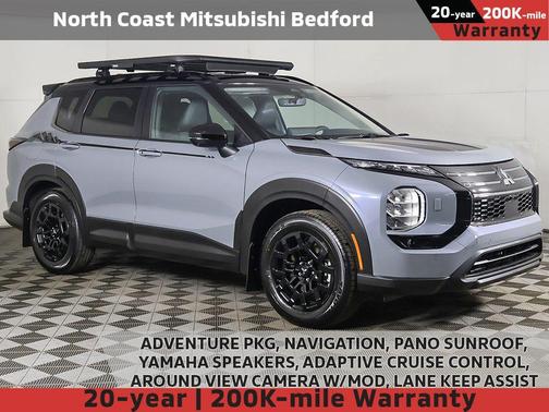 Moonstone Gray Metallic/Black Roof 2026 Mitsubishi Outlander Trail Edition S-AWC