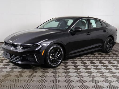 Aurora Black Pearl 2025 Kia K5 LXS