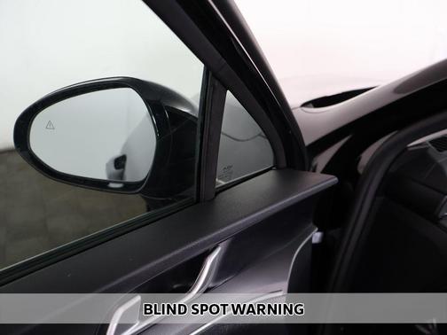 Aurora Black Pearl 2025 Kia K5 LXS