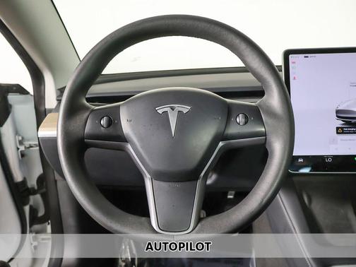 Pearl White Multi-Coat 2023 Tesla Model 3 Standard Range
