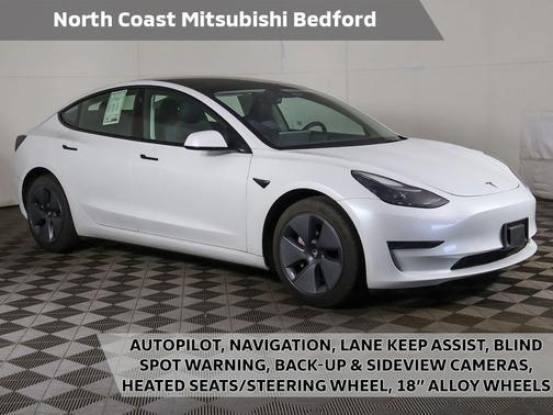 Pearl White Multi-Coat 2023 Tesla Model 3 Standard Range