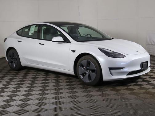 Pearl White Multi-Coat 2023 Tesla Model 3 Standard Range