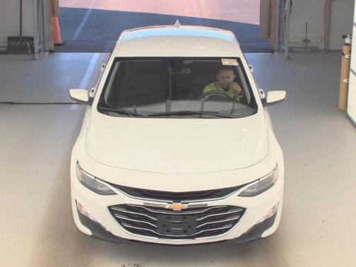 Summit White 2024 Chevrolet Malibu FWD 1LT