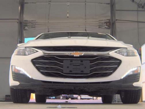 Summit White 2024 Chevrolet Malibu FWD 1LT