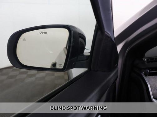 Silver Zynith Metallic Clearcoat 2025 Jeep Compass Sport