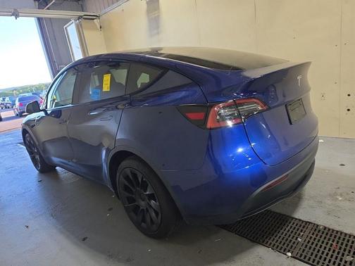Deep Blue Metallic 2023 Tesla Model Y Long Range Dual Motor All-Wheel Drive