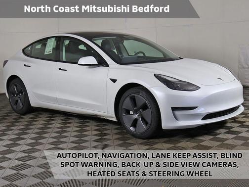 Pearl White Multi-Coat 2023 Tesla Model 3 Standard Range
