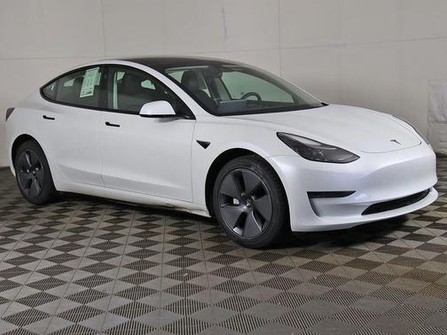 Pearl White Multi-Coat 2023 Tesla Model 3 Standard Range