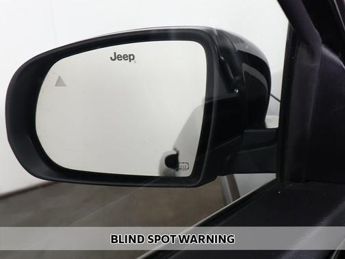 Diamond Black Crystal Pearlcoat 2022 Jeep Compass Limited