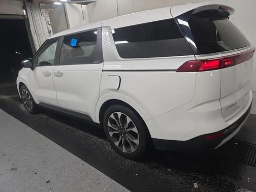 2023 Kia Carnival EX