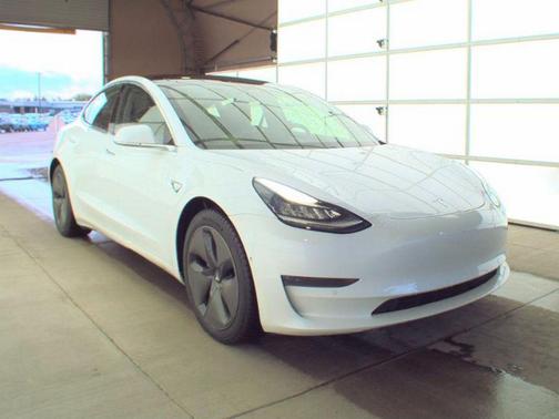 Pearl White Multi-Coat 2018 Tesla Model 3 Mid Range