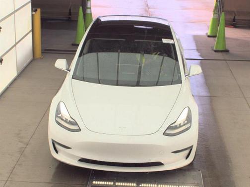 Pearl White Multi-Coat 2018 Tesla Model 3 Mid Range